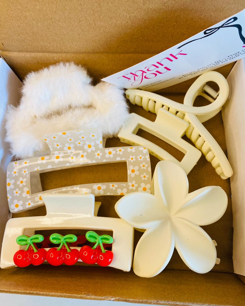 White Floral Hair Accessories Gift Set